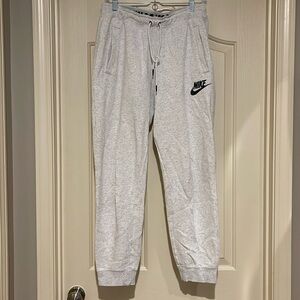 Women’s Nike heather gray joggers size medium